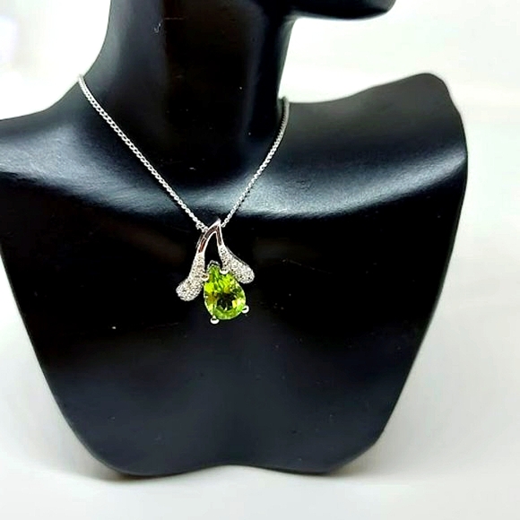 Natural Peridot 9x6mm & Cz 14K White Gold‎ Plate 925 Sterling Silver Necklace - Picture 5 of 8